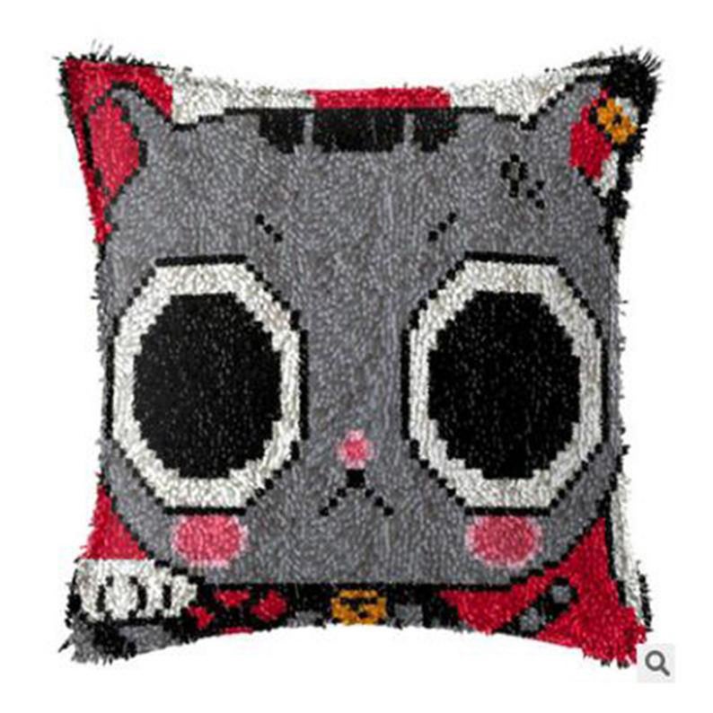 Lucky Cat Latch Hook Pillow Crocheting Kit